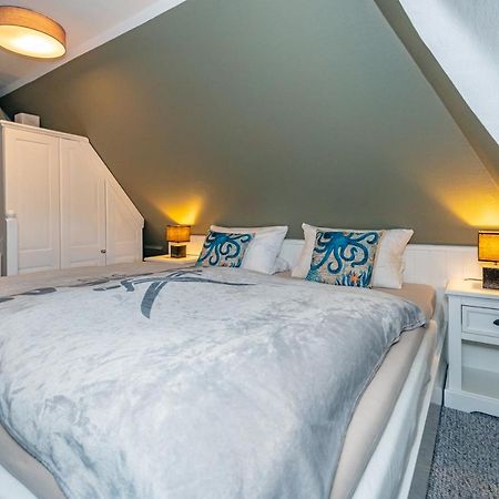 Gemuetliche Wohnung Unter Reet Mit Pool Und Sauna In Кайтум Екстериор снимка