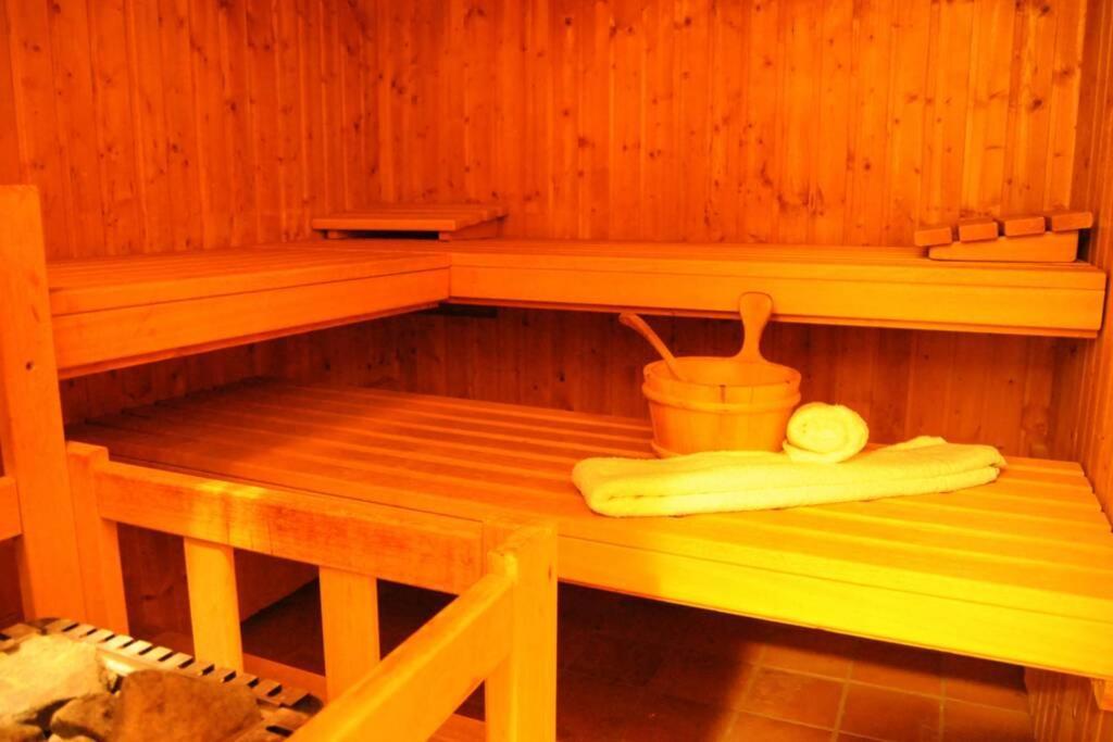 Gemuetliche Wohnung Unter Reet Mit Pool Und Sauna In Кайтум Екстериор снимка