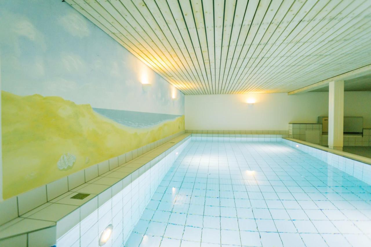 Gemuetliche Wohnung Unter Reet Mit Pool Und Sauna In Кайтум Екстериор снимка