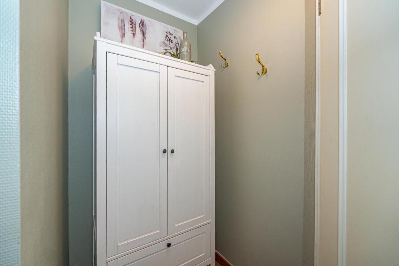 Gemuetliche Wohnung Unter Reet Mit Pool Und Sauna In Кайтум Екстериор снимка